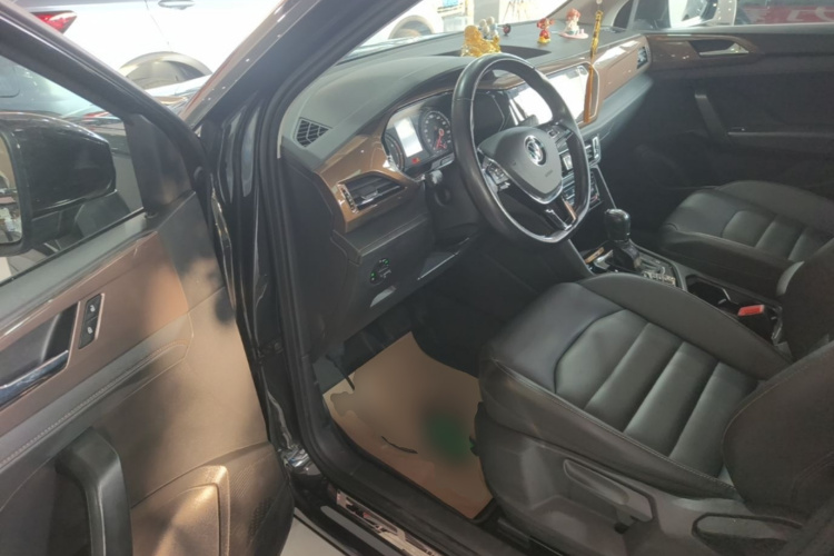 Volkswagen Tharu 2021 car image #16