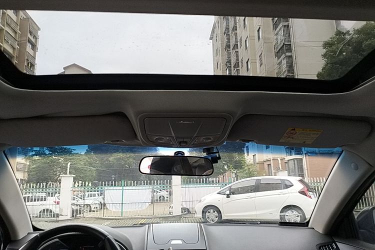 GEELY Emgrand 2015 car image #18