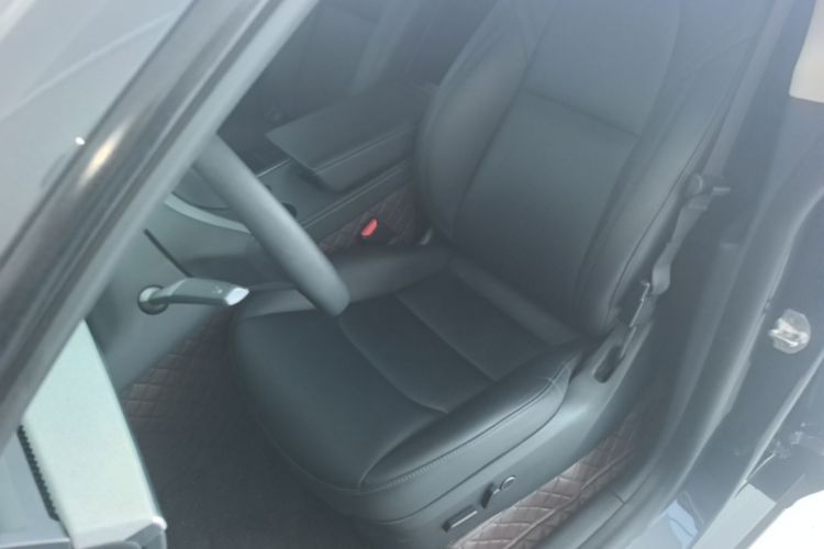 Tesla Model Y 2024 car image #20