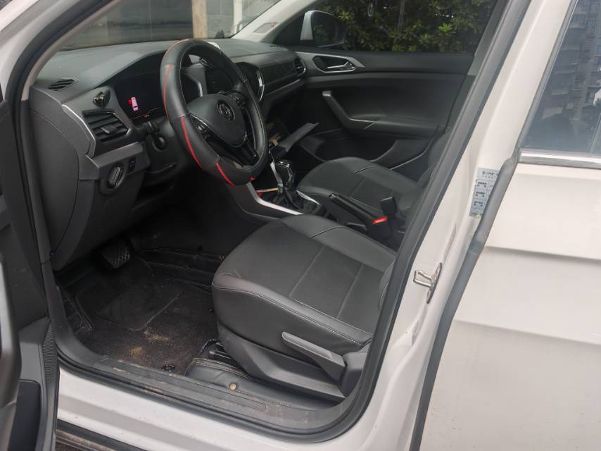 Volkswagen T-Cross 2019 immagine di auto #3
