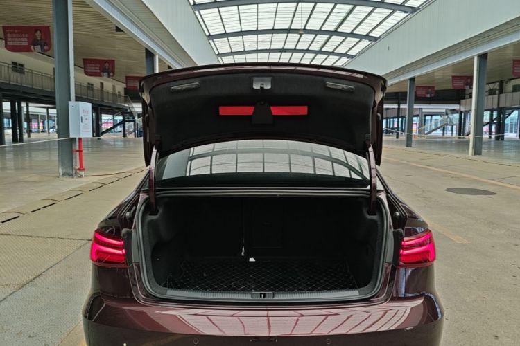 Audi A3 2018 car image #19
