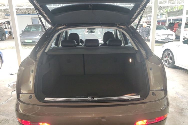 Audi Q3 2016 car image #19