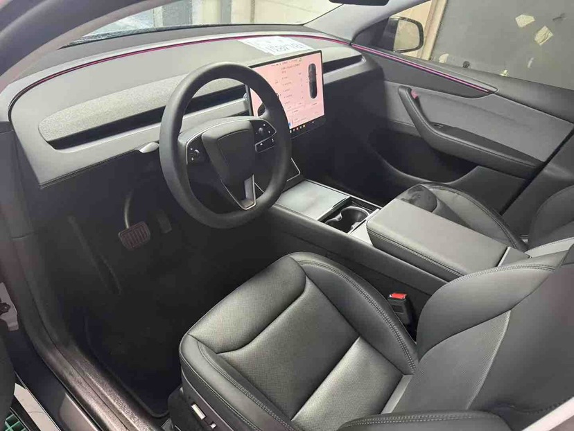 Tesla Model Y 2025 car image #2