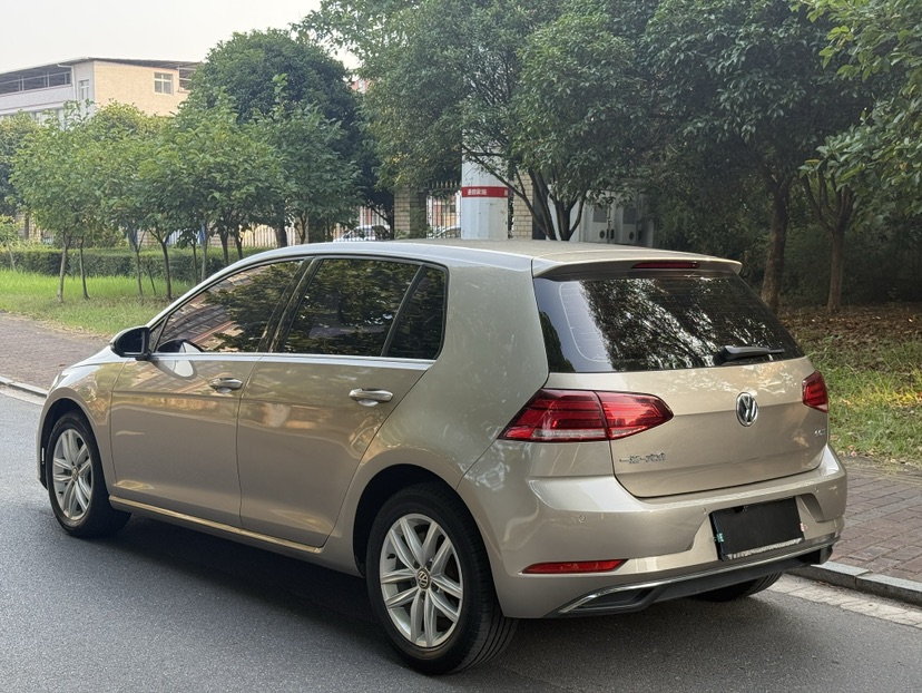 Volkswagen Golf 2018 car image #7