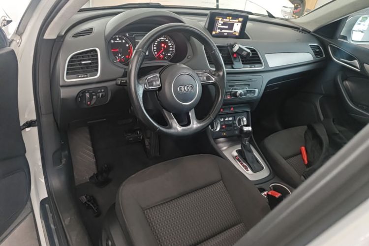 Audi Q3 2015 car image #10