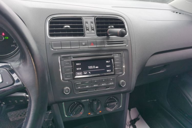 Volkswagen Polo 2018 car image #13