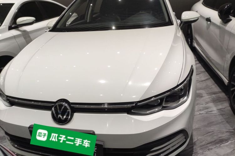 Volkswagen Golf 2023 car image #3