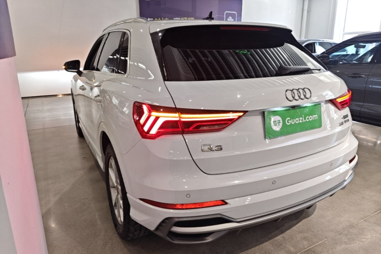 Audi Q3 2019 car image #5