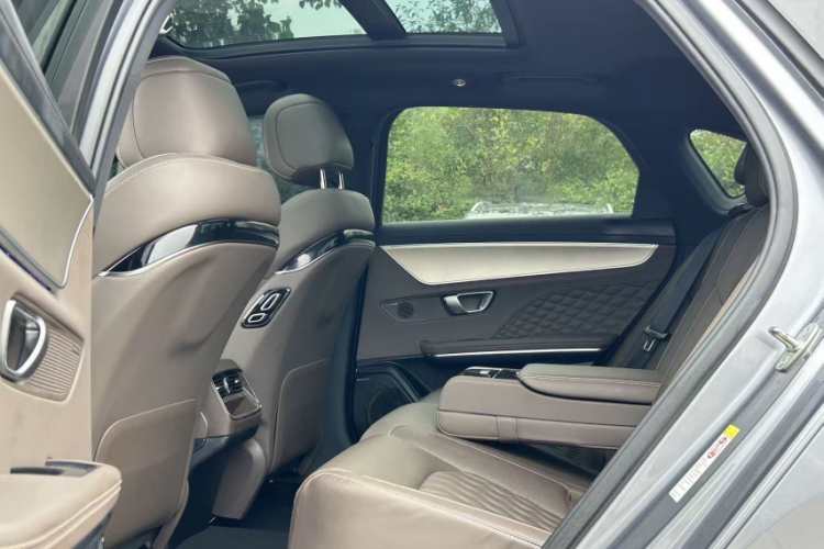 BYD Han 2023 car image #11