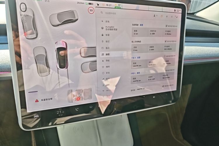 Tesla Model Y 2023 immagine di auto #13