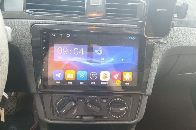 Volkswagen Santana 2018 car image #17