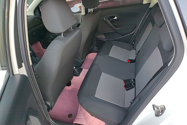 Volkswagen Polo 2018 car image #17