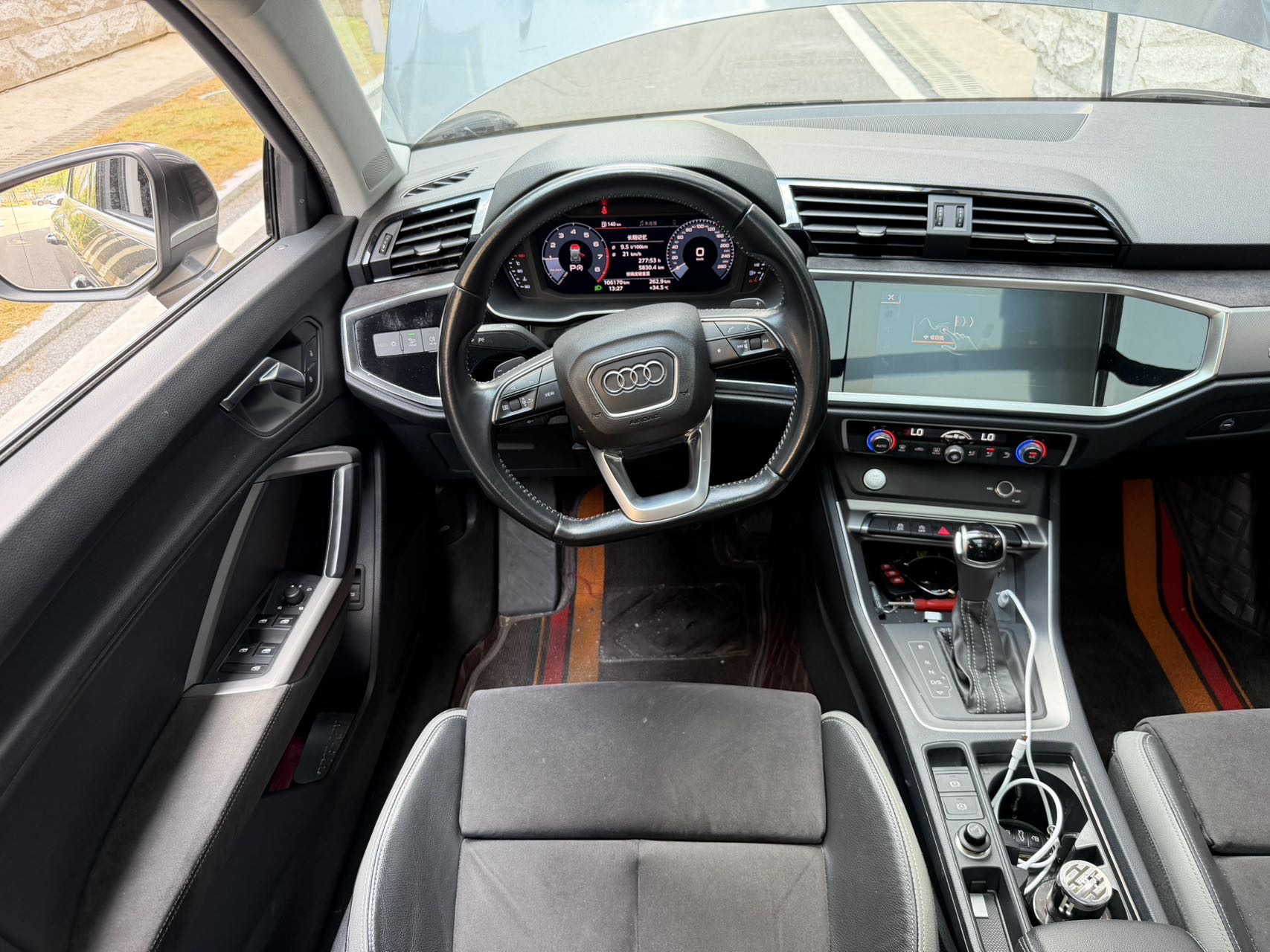 Audi Q3 2019 car image #13
