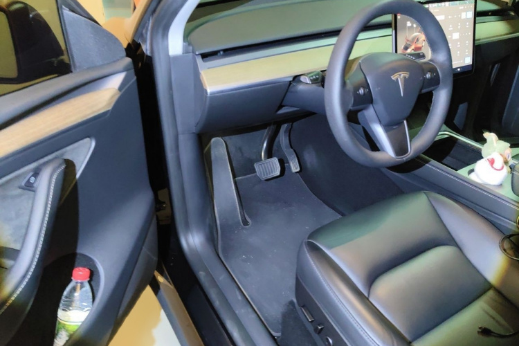 Tesla Model Y 2023 #13 Tesla Model Y 2023 car image #13