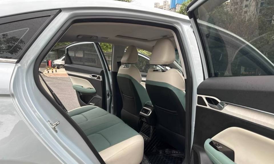 GEELY Emgrand L HiP 2022 car image #9