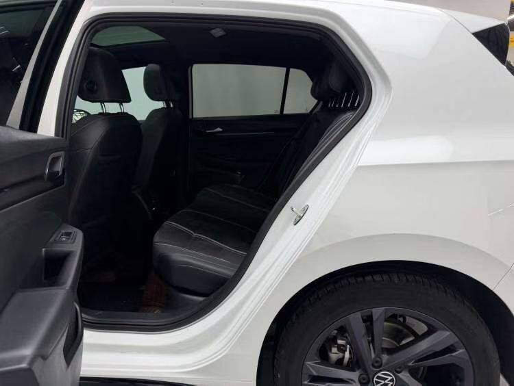 Volkswagen Golf 2024 car image #8