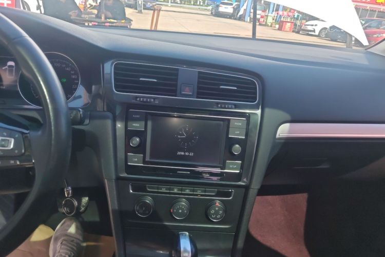 Volkswagen Golf 2018 imagem de carro #13