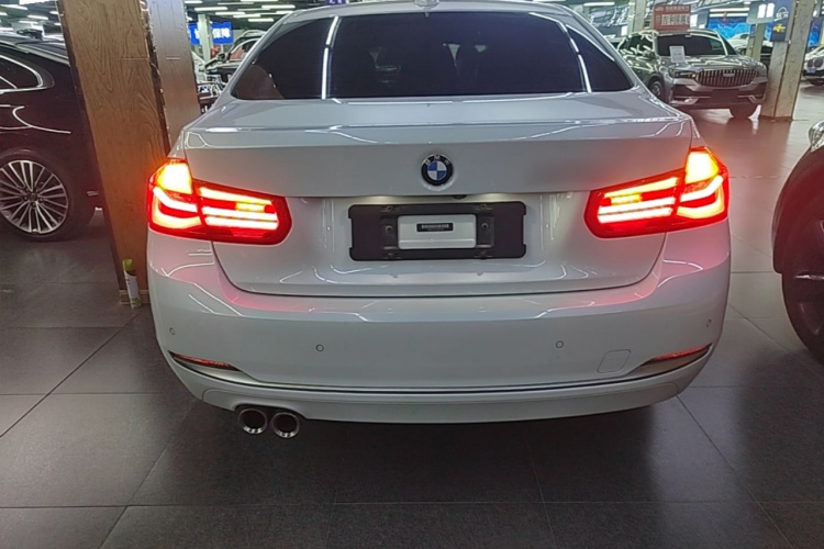 BMW 3 Series 2018 #4 BMW 3 Series 2018 car image #4