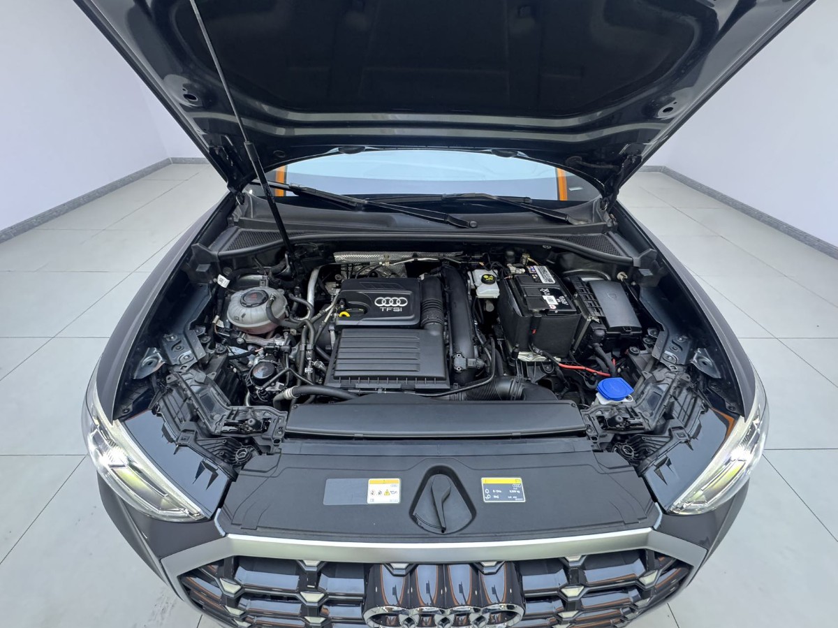 Audi Q3 2022 car image #7