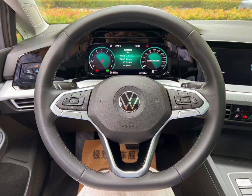 Volkswagen Golf 2022 car image #9