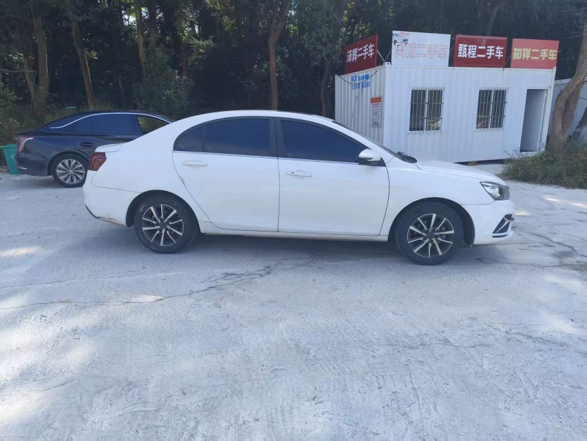 GEELY Emgrand 2019 صورة سيارة #6