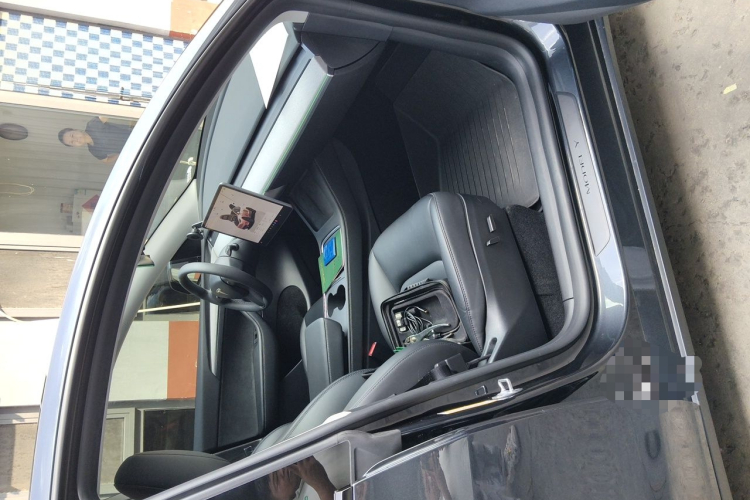 Tesla Model Y 2024 car image #21