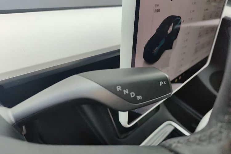 Tesla Model Y 2021 #14 Tesla Model Y 2021 car image #14