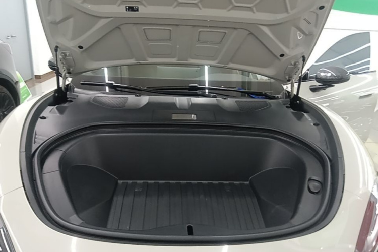 MI SU7 2024 immagine di auto #20
