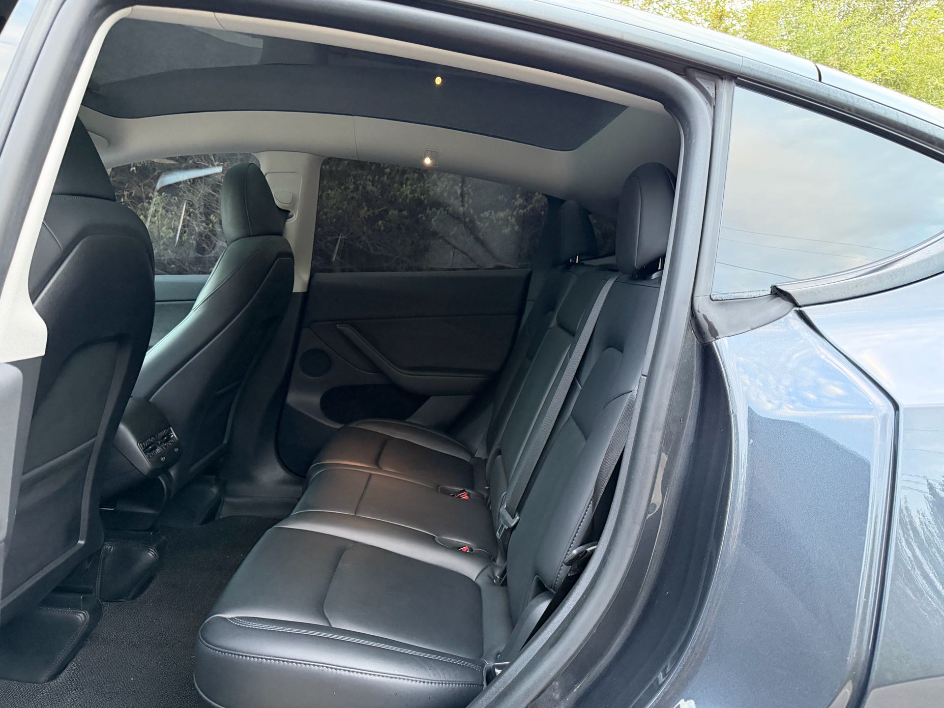 Tesla Model Y 2024 car image #5