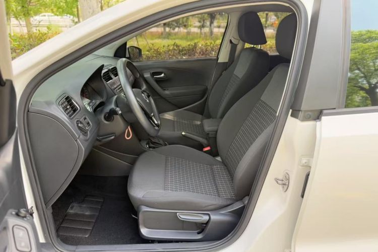 Volkswagen Polo 2017 car image #22
