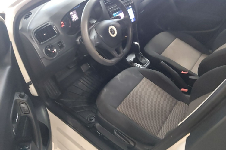 Volkswagen Polo 2017 car image #16