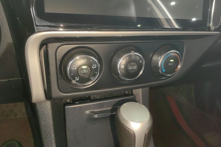 Toyota Corolla 2019 #13 Toyota Corolla 2019 car image #13