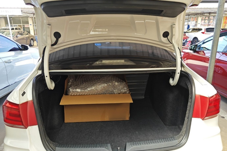 Volkswagen Santana 2017 car image #21