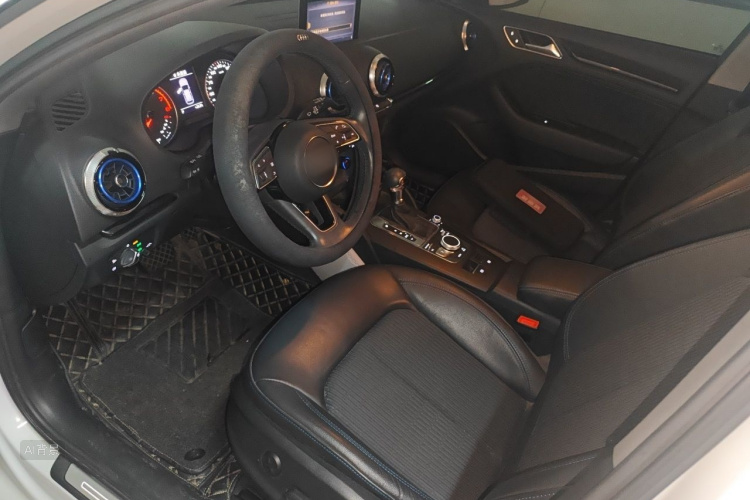 Audi A3 2018 imagem de carro #17