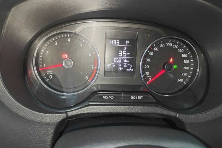Volkswagen Polo 2017 car image #12