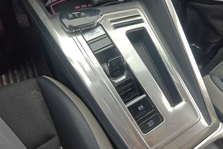 Volkswagen Golf 2021 car image #18