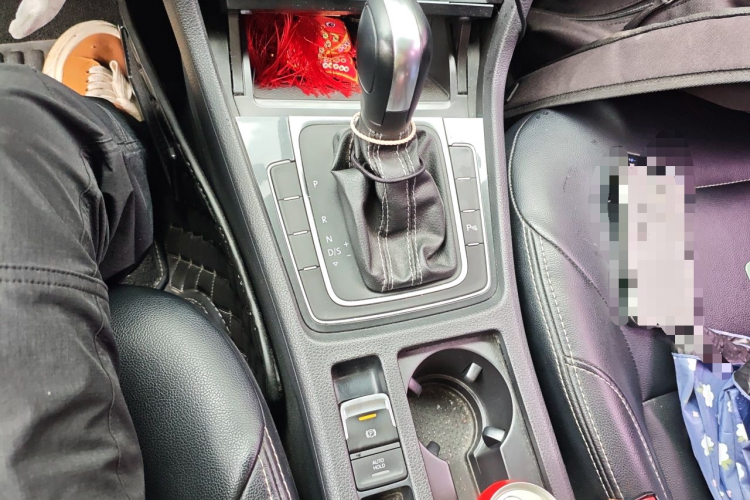 Volkswagen Golf 2017 car image #14