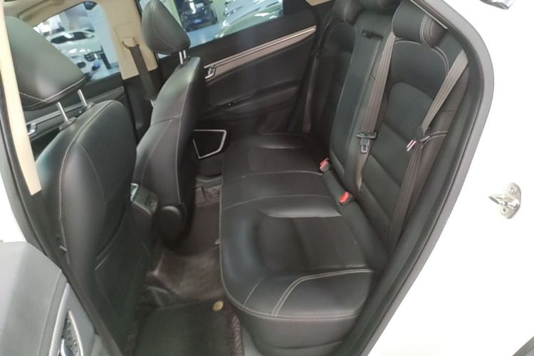 GEELY Emgrand GS 2018 car image #17
