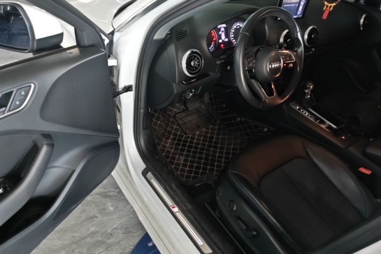 Audi A3 2017 car image #16
