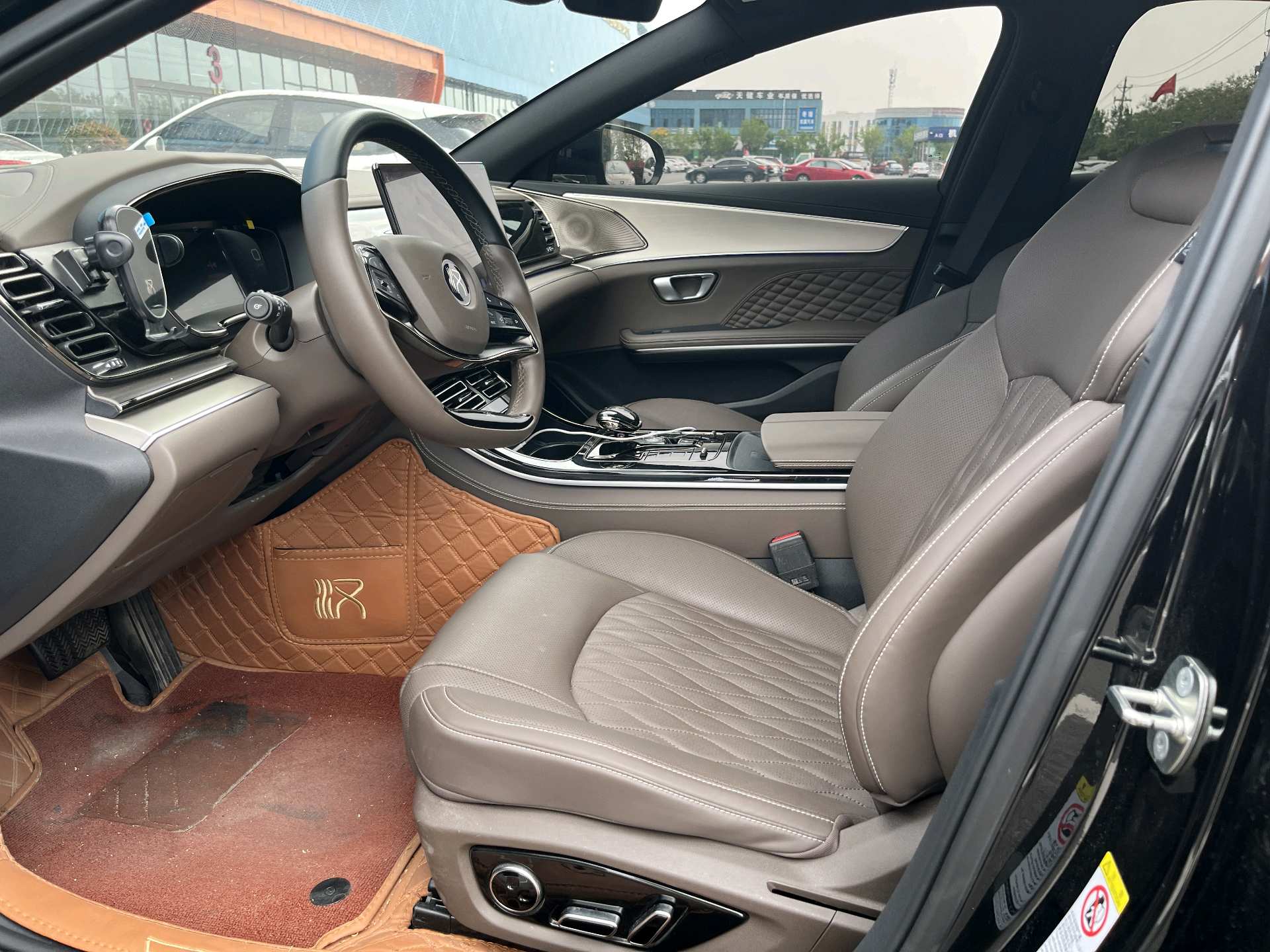 BYD Han 2023 car image #9