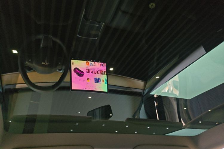 Tesla Model Y 2022 car image #18