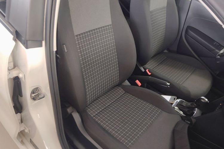 Volkswagen Polo 2018 car image #24