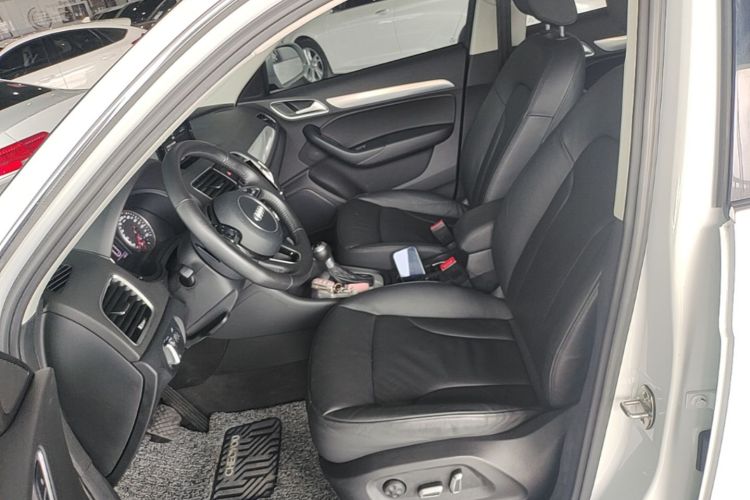 Audi Q3 2016 car image #15