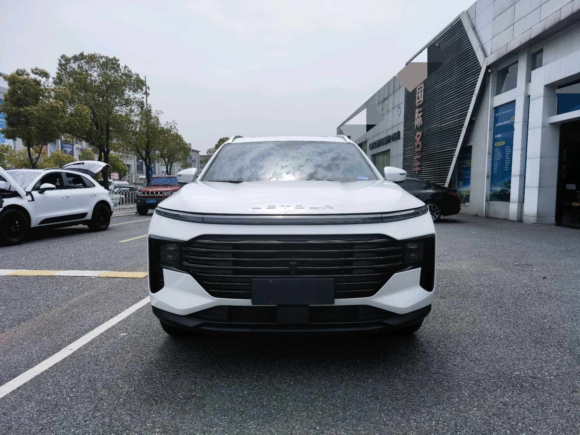 Jetour X70 PLUS 2024 car image #2