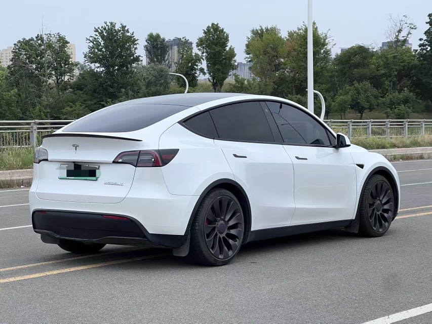 Tesla Model Y 2023 #4 Tesla Model Y 2023 car image #4