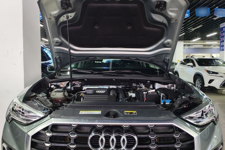 Audi Q3 2021 car image #20