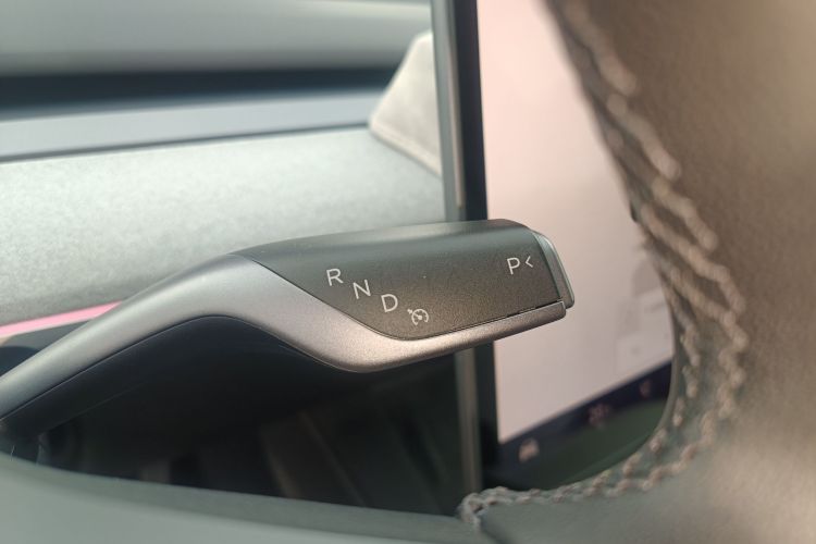 Tesla Model Y 2023 #27 Tesla Model Y 2023 car image #27
