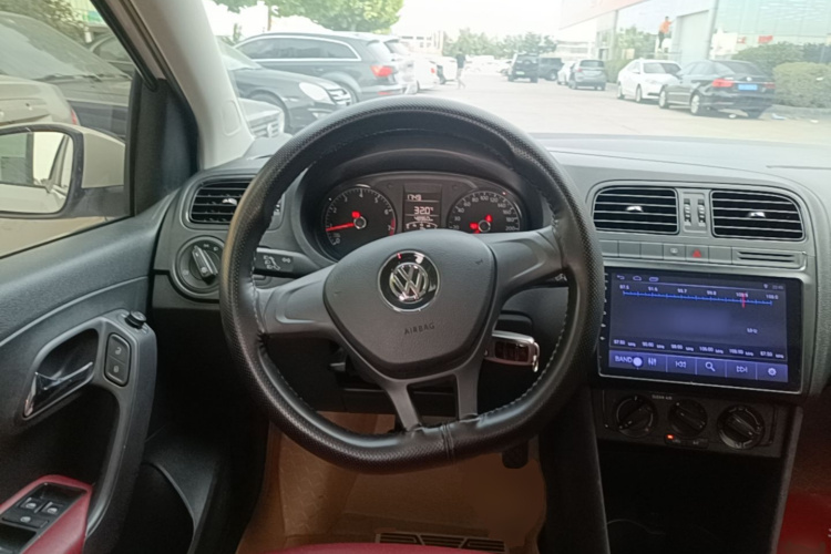 Volkswagen Polo 2017 car image #15