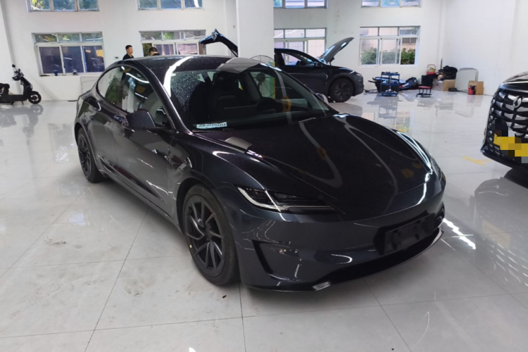 Tesla Model 3 2025 car image #6