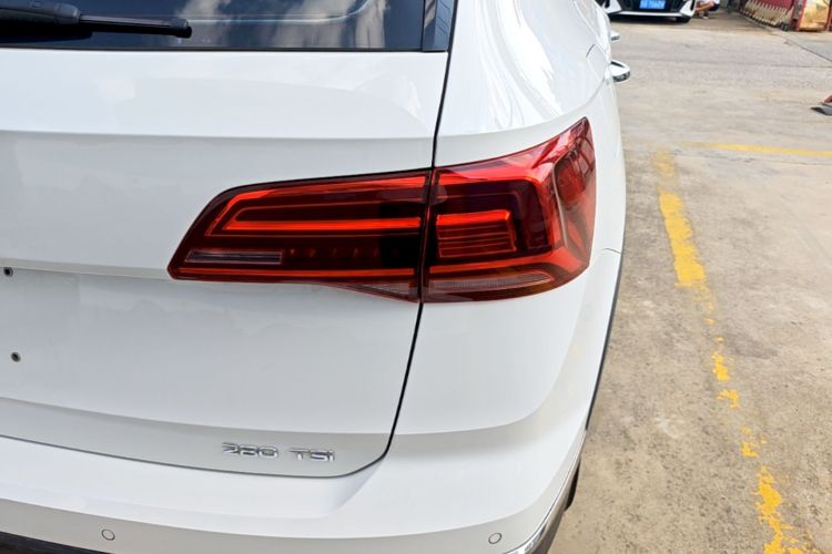 Volkswagen Tharu 2020 car image #8